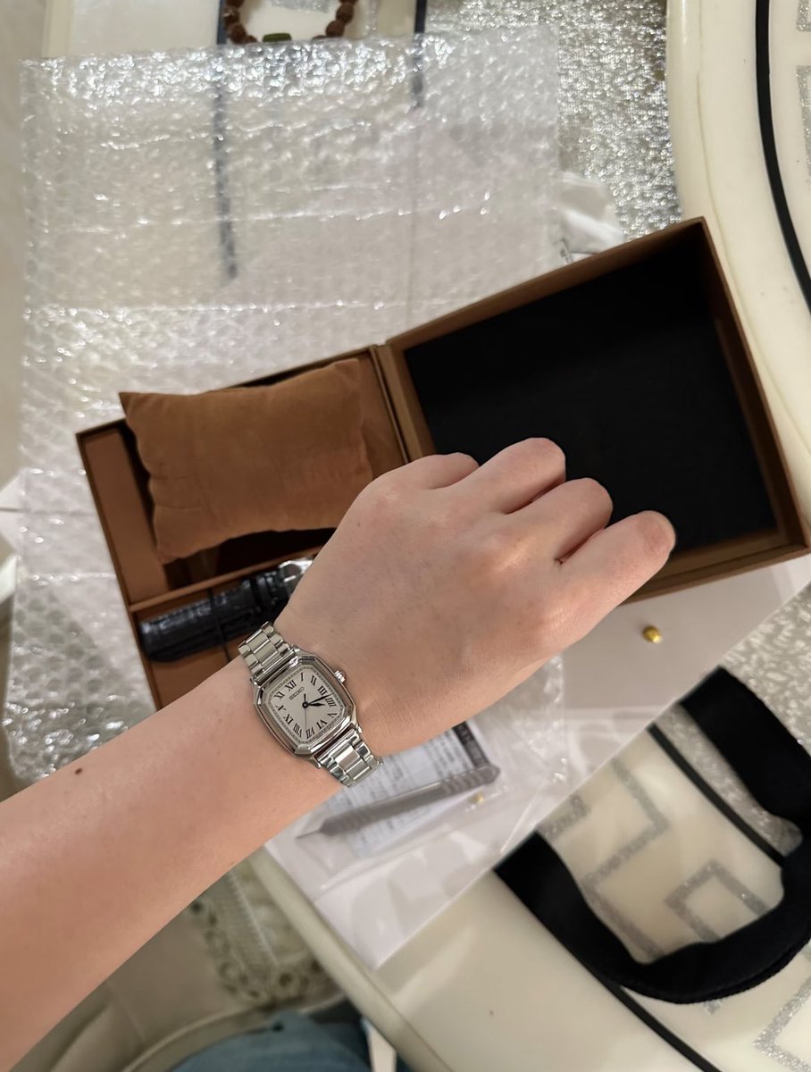 edfens's tweet photo. TAHTA TERTINGGI JAM TANGAN SEIKO SIH INI... suka sama desainnya yang classic dan casual 🥹 https://t.co/XmswV8IRUi
