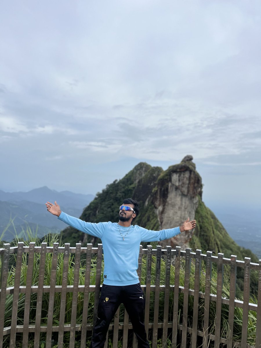 pavanRc2001's tweet photo. Illikal kall caves view point https://t.co/KPfSBOZgS4