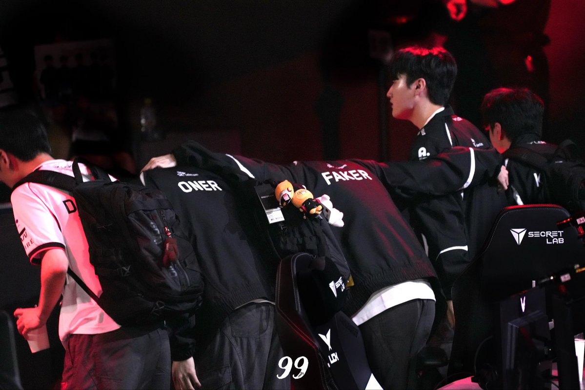 99canfly99's tweet photo. 260729 LCK T1 vs KT

암튼 도오페페케 화이팅

#T1 #티원 https://t.co/638f0hUuaU