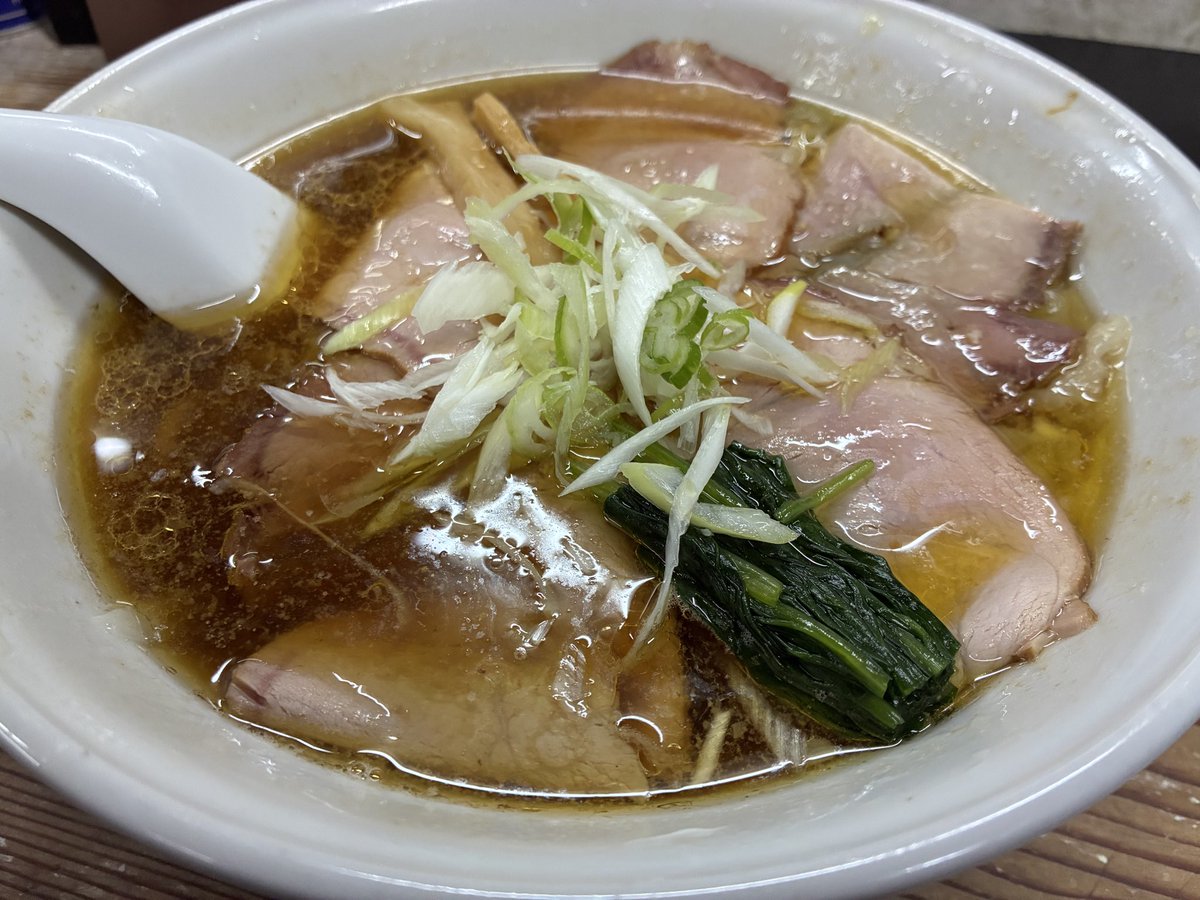 t90wolf's tweet photo. バイク壊れた(-.-;)
気分転換にクルマでラーメン連食！大田原の「中華そばおおの」でネギ中華と豚バラ香草煮を、黒磯「手打焔」でチャーシューワンタン麺を頂きました、遠いので久しぶりでしたが変わらぬ美味しさでした、ご馳走様。

#中華そばおおの
#手打焔 https://t.co/POUJBXmyUC