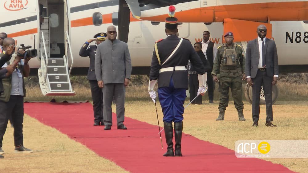 ChristelleMakel's tweet photo. Kamina, 29 juillet 2026 – Le Chef de l’État, Félix-Antoine Tshisekedi Tshilombo, s’incline devant le drapeau de la RDC son arrivée à Kamina, dans province du Haut-Lomami, où il a été accueilli par les autorités politico-administratives, les forces vives et une foule nombreuse https://t.co/f3ZNIAbNlx