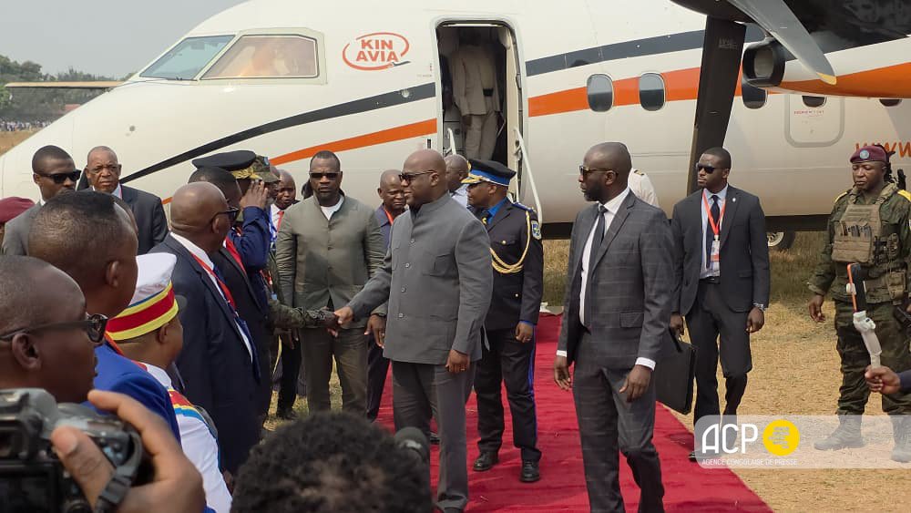ChristelleMakel's tweet photo. Kamina, 29 juillet 2026 – Le Chef de l’État, Félix-Antoine Tshisekedi Tshilombo, s’incline devant le drapeau de la RDC son arrivée à Kamina, dans province du Haut-Lomami, où il a été accueilli par les autorités politico-administratives, les forces vives et une foule nombreuse https://t.co/f3ZNIAbNlx