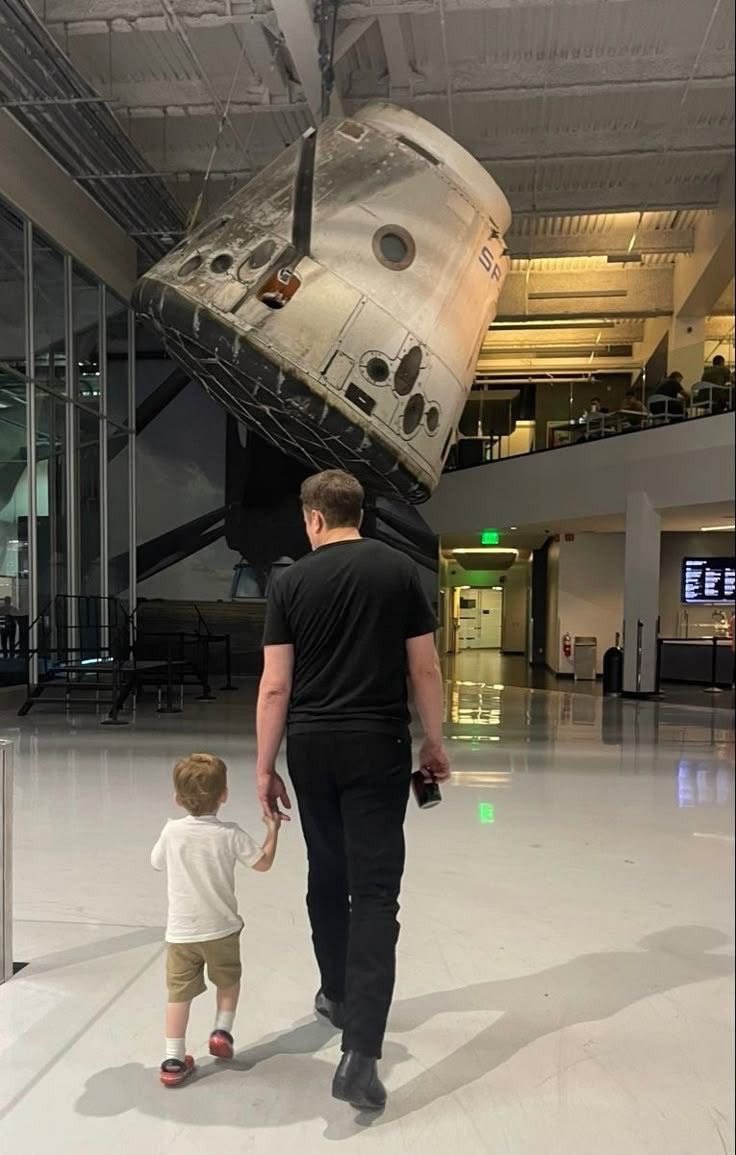 chattwithmaye's tweet photo. If you could ask Elon one question, what would it be? https://t.co/ZihjNh32Py