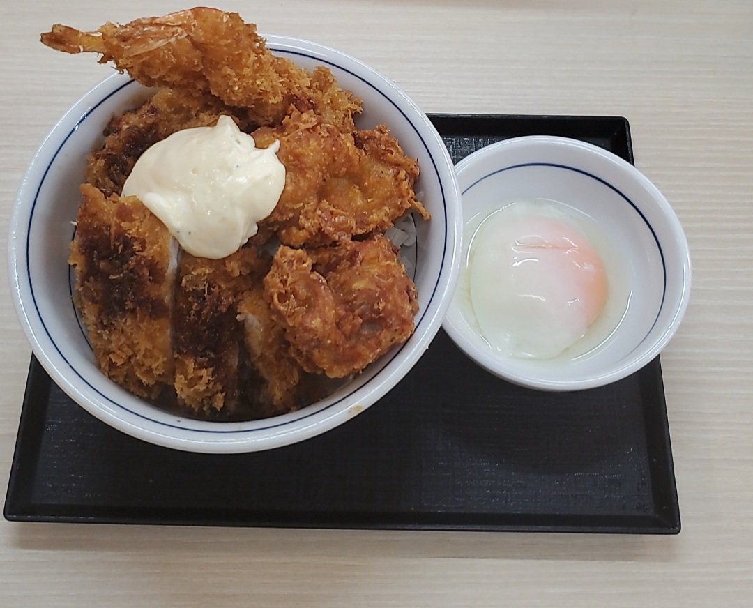 arena0123's tweet photo. タルたまミックスフライ丼😋
旨すぎ～👍 https://t.co/A0BtbJ2InX