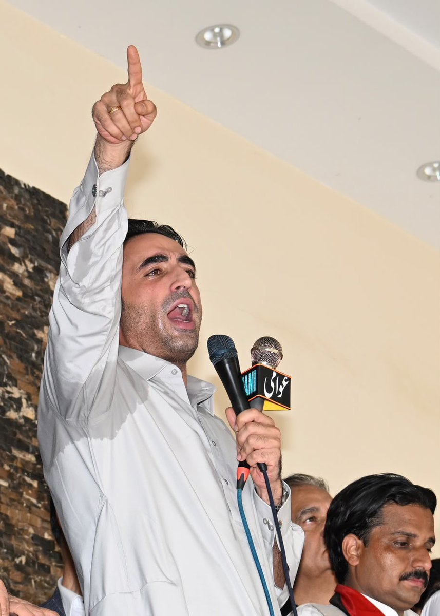 MediaCellPPP's tweet photo. کشمیر کے عوام کو اگر حق حاکمیت، حق ملکیت، حق روزگار چاہیئے اور اگر آپ چاہتے ہیں کہ کشمیر کا فیصلہ صرف و صرف کشمیر کرے تو آئیں چیئرمین پاکستان پیپلز پارٹی بلاول بھٹو زرداری کا ساتھ دیں۔
@BBhuttoZardari 
#KashmirPeDakaNamanzur
#VotePeDakaNamanzur https://t.co/mYqVfIVc58