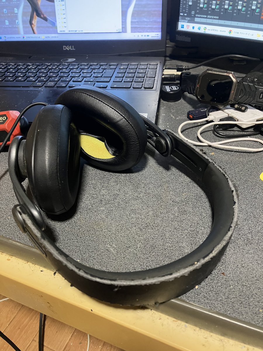 smith__227's tweet photo. ヘッドホンボロボロなったな
そろそろ買い替えか https://t.co/xVn5QU5RpD