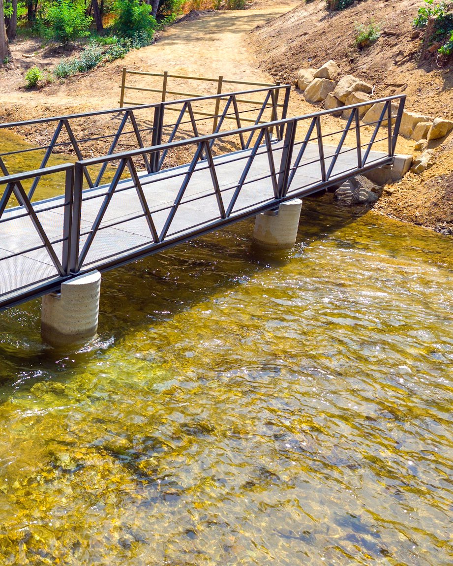 Ajt_Bescano's tweet photo. 〰️ Un nou pas per gaudir millor del nostre riu, de l’entorn natural i dels recorreguts a peu i en bicicleta.

Tot i que queda pendent una inauguració festiva com cal, ja s’ha obert al pas.

🌿 Seguim apropant el Ter a la ciutadania i millorant els espais naturals de #Bescanó. https://t.co/xUFj19w2Uy