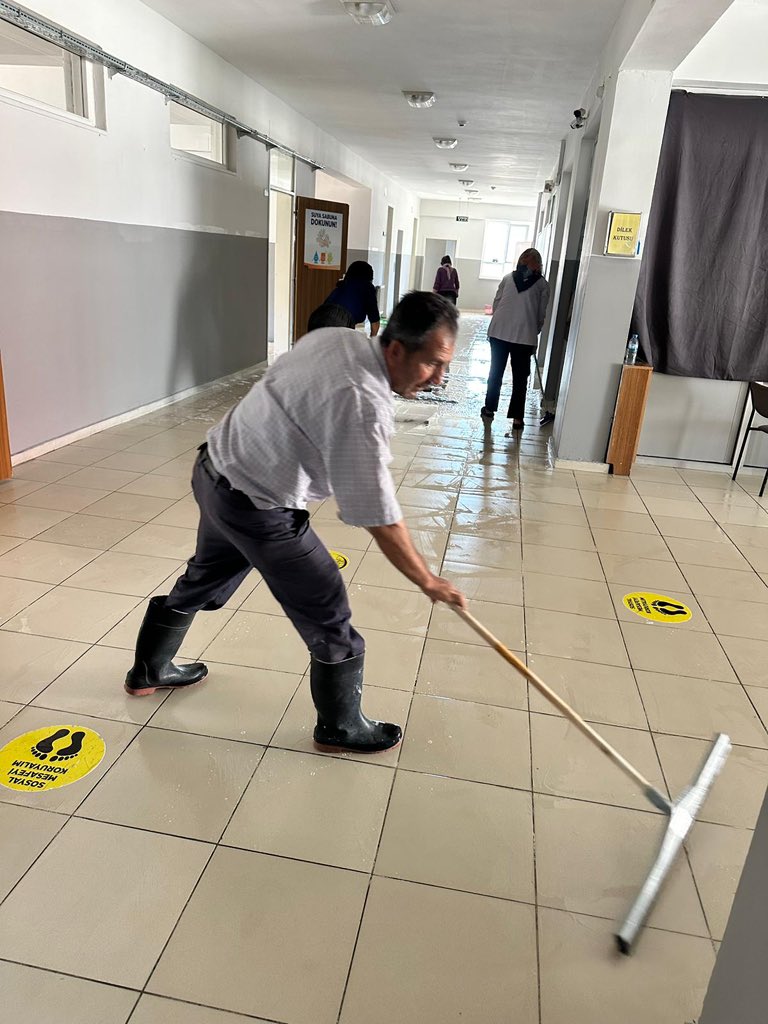 ceritmem46's tweet photo. Okullarımızda bakım, onarım ve iyileştirme çalışmaları devam ediyor. https://t.co/KA1lntnLtP