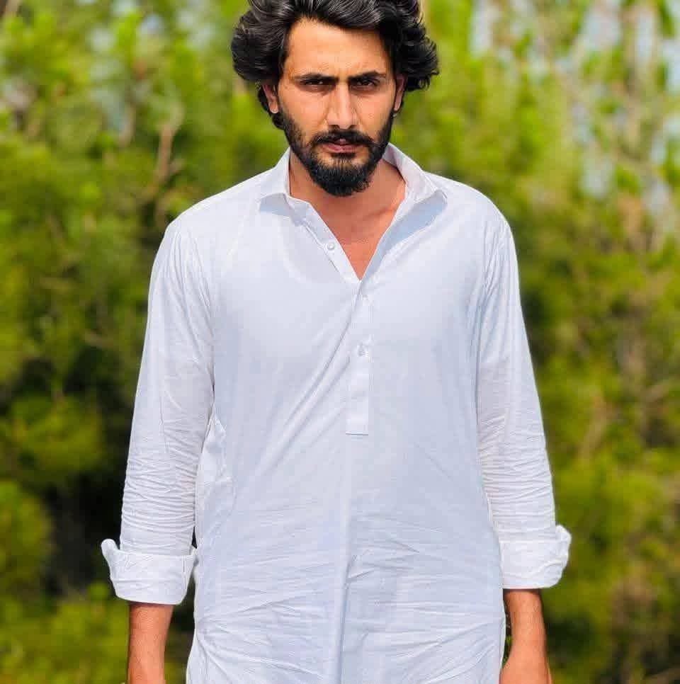 Guruu_Context's tweet photo. @AdityaRajKaul Pakistan no.01 university, Quaid Azam University Islamabad student, PHD scholar Osama Jamil lost his life. He was shot dead by Pakistani(Punjabi) Forces during peaceful protest. https://t.co/7pcbgkxUOp