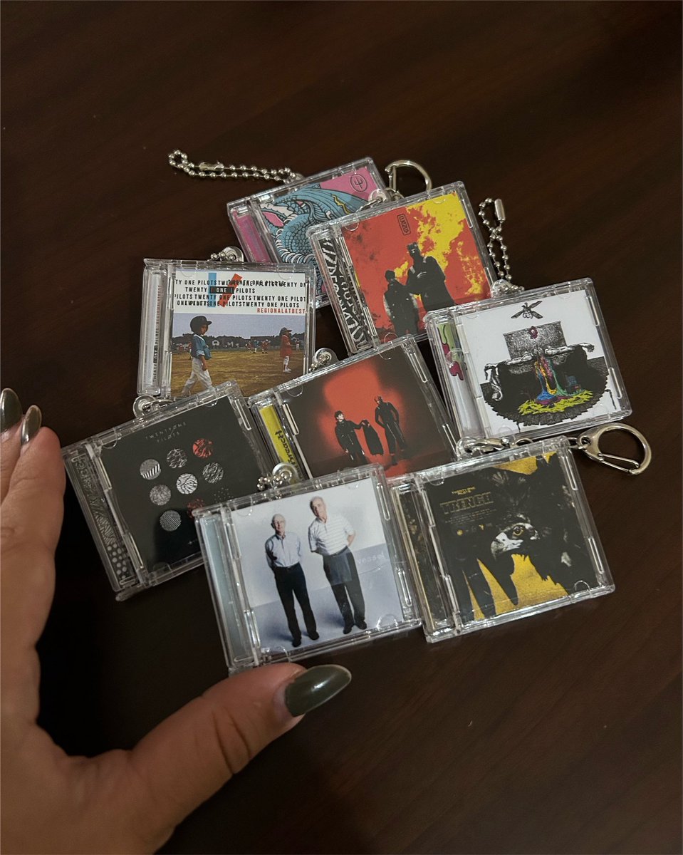 bru_uai's tweet photo. simplesmente agora eu tenho toda a discografia do twenty one pilots https://t.co/rRDehGocBf
