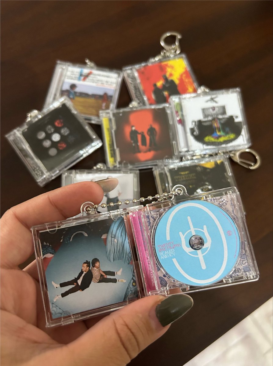 bru_uai's tweet photo. simplesmente agora eu tenho toda a discografia do twenty one pilots https://t.co/rRDehGocBf
