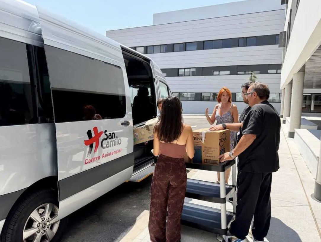 Humanizar_es's tweet photo. Una vez más colaboramos con el @ayto3cantos. En esta ocasión para ayudar a personas mayores y vecinos del municipio evacuados por los incendios en residencias.

👉https://t.co/oDxDeRRtKC https://t.co/PGjyKtIqkB