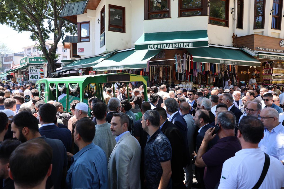 mustafademir's tweet photo. 📍 İstanbul

AK Parti İstanbul Eski İl Başkanımız ve önceki dönem Milletvekilimiz Sayın Aziz Babuşçu’nun kıymetli annesi Sayın Fatime Babuşçu’yu ebediyete uğurladık.
Cenaze namazında dualarla son görevimizi yerine getirdik.

Merhumeye Allah’tan rahmet; değerli dostum Aziz Babuşçu başta olmak üzere ailesine, yakınlarına ve sevenlerine sabır ve başsağlığı diliyorum.
Rabbim rahmetiyle muamele eylesin, mekânı cennet, makamı âlî olsun.

@ABabuscu
