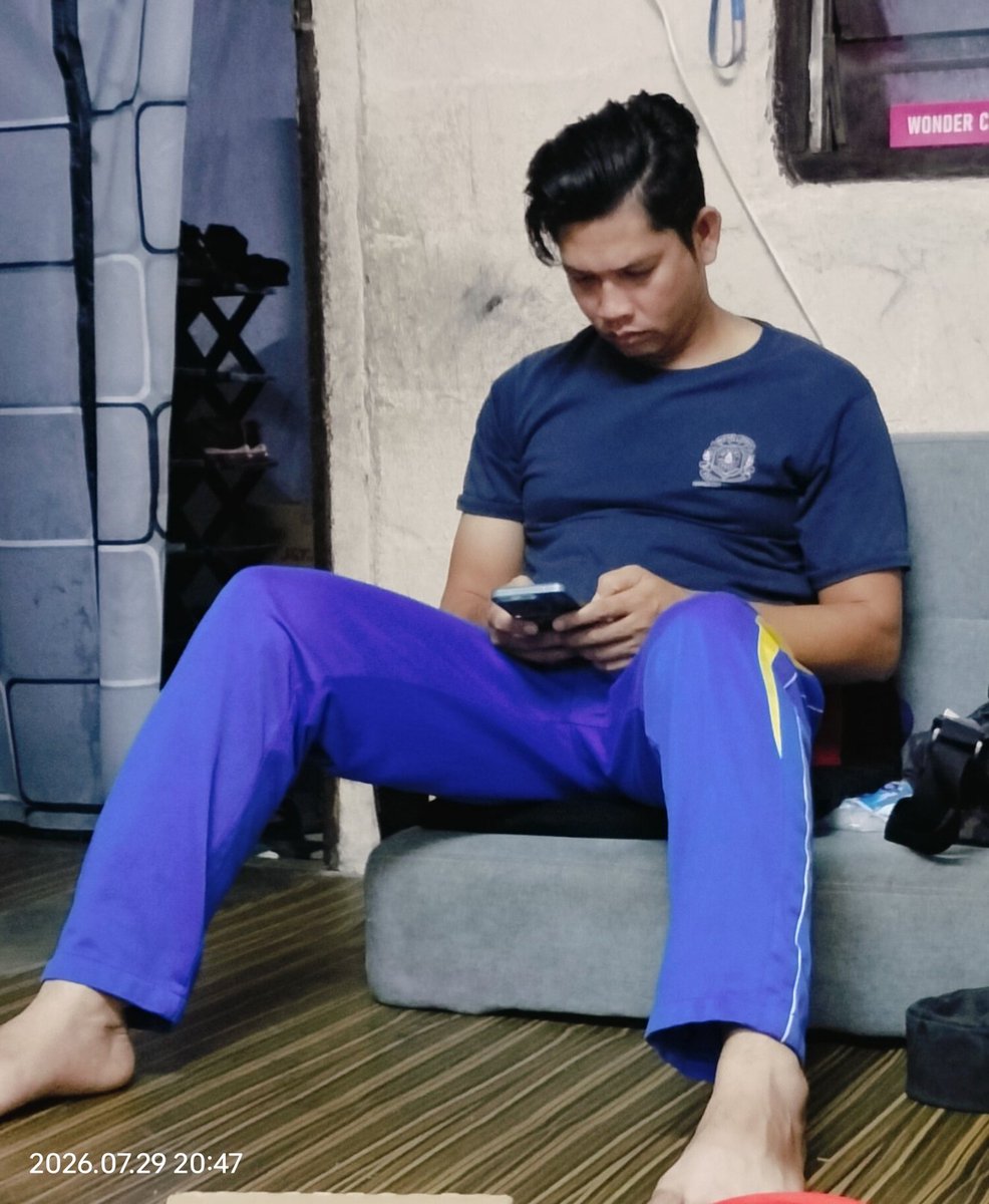 syablueberry's tweet photo. katanya nk klua bt grab. tp smlm turn sana. elok pulak x klua. tiber turn sini busy kalah menteri. takpe.. 1 ari nanti akan ku bg jugak freedom yg kau nak kan tu.. sedih weh.. dekat tapi jauhh 🥺 https://t.co/de6VYf1yYv