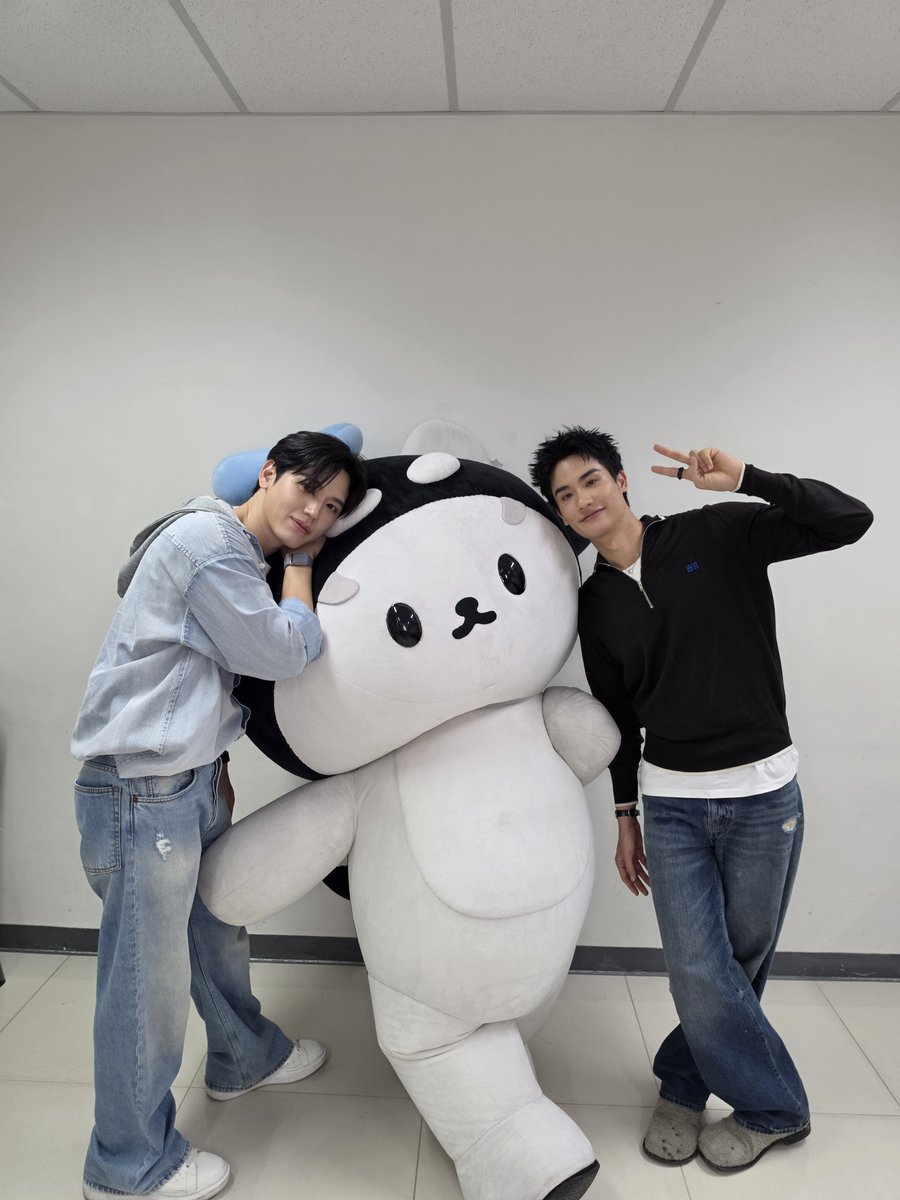 polcasan_GMMTV's tweet photo. ซังอยากเจออุนยายกับเจเจ้ทุกวันเลยย ฮะๆๆๆๆ ว้าววว~~~ (จบประโยคแล้วฮะ) 🐳🐻‍❄️

#งานมหกรรมนิยายนานาชาติ2026xTayNew
#POLCASAN https://t.co/l8uISHljC2
