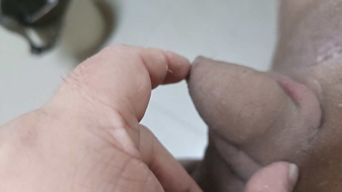 LeeJohn665's tweet photo. 又短又小的废物肉虫，这辈子只能被锁死在平板锁里了，有没有妈妈要废物的钥匙权限 https://t.co/8as7ObEQkM