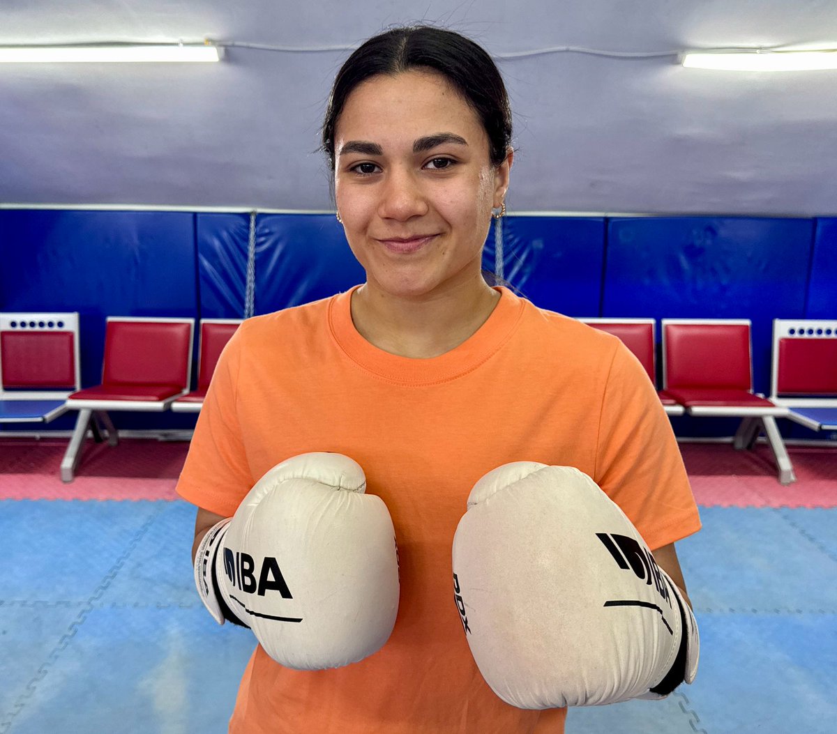 trtsporyildiz's tweet photo. 🗣️ "Arkadaşlarım ve ailem benden umutlu. Ben de olimpiyat şampiyonu ve tekrar dünya şampiyonu olmak istiyorum."

🥊 Dünya şampiyonu milli boksör Sudenur Aslan, 2028 Olimpiyat Oyunları'nda şampiyonluk hedefiyle çalışmalarını sürdürüyor. https://t.co/YfzDPL4mtk