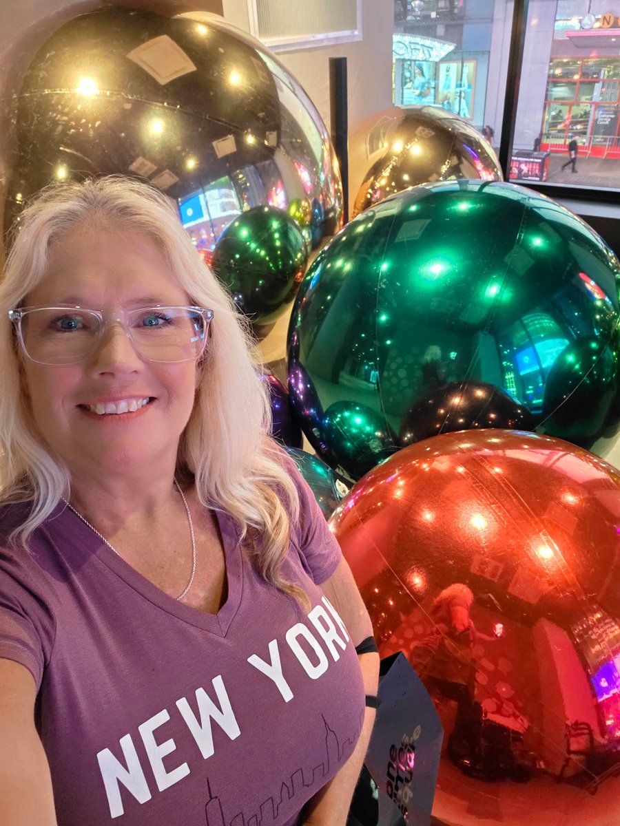 mctplx1's tweet photo. Wake up NYC!!!  Let’s have some fun!!🍎🍎🍎🍎 https://t.co/or5X1muIPX