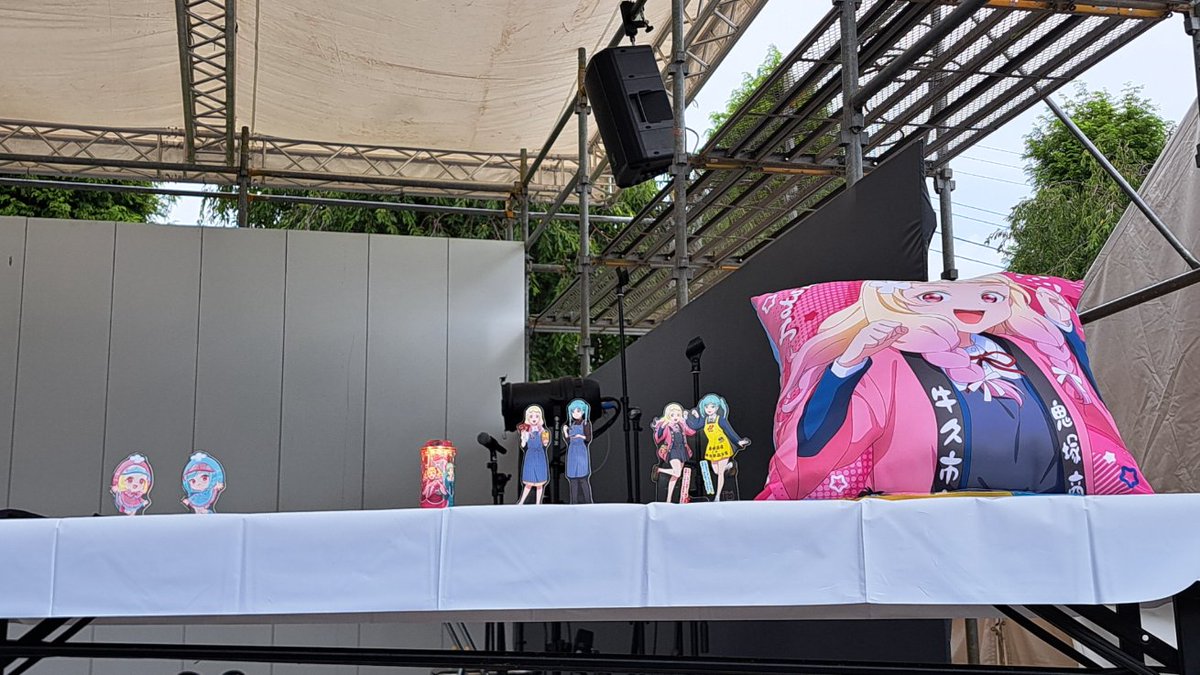 ToLOVE54732093's tweet photo. #うしくかっぱ祭り 2日目に行ってきました。可愛い鬼塚姉妹のえもりんとさくちゃんのトークと食レポを近くで見れて改め感動しました。
第二の聖地こと牛久にLiellaがこんなに染まりお祭りに出るのは本当に感慨深いと思います。
さあ、ここからLiella祭りの始まりだ！
#うしくさんぽ #lovelive #Liella https://t.co/AJrZYfHvwh