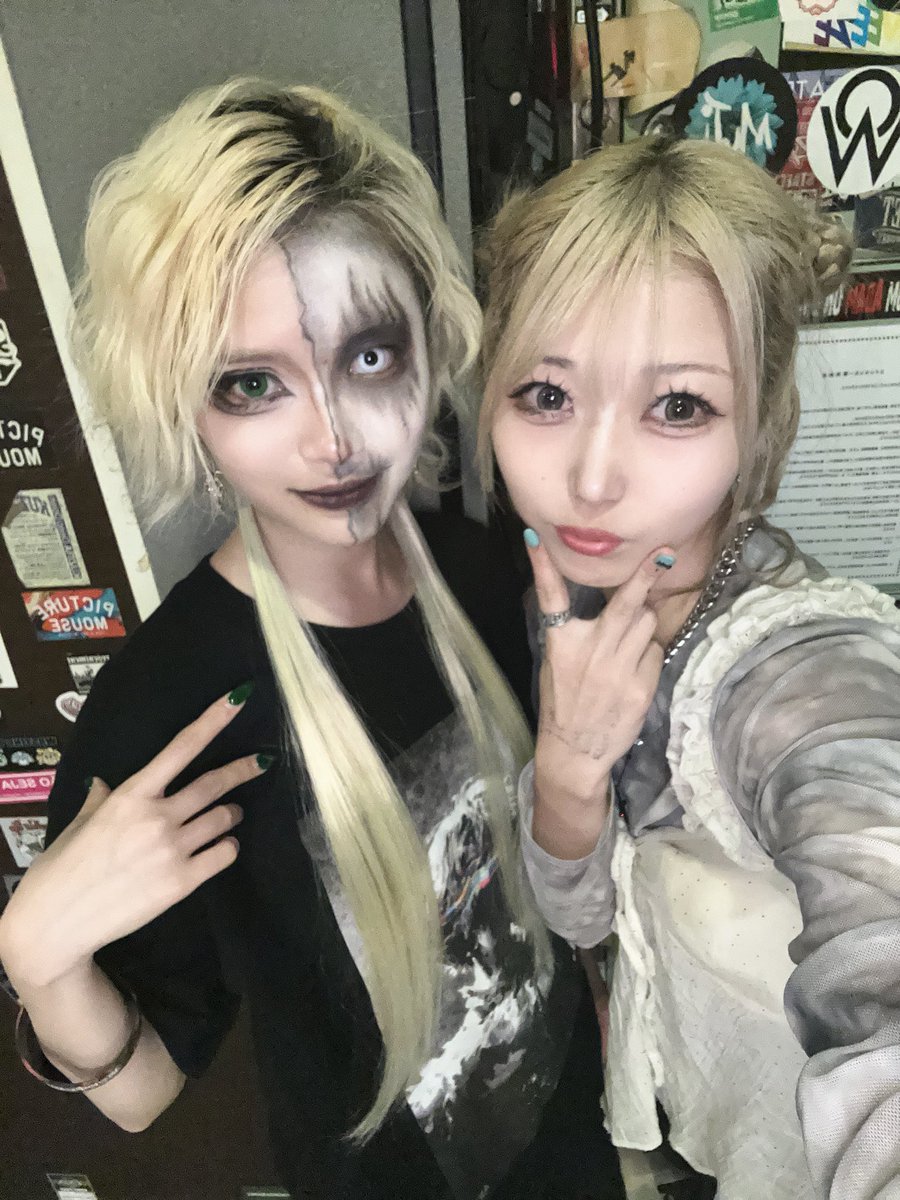 NANA_MAGMAZ's tweet photo. meleficium /ちほさんとお話させてもらいました!！
嬉しい😭

Milky wayでのBATTLEZに出演してくださった時にかっこいいライブがめっちゃ好きでした！
お顔がめっちゃ綺麗でまず惹かれて、
笑顔もめっちゃ素敵で最高で、
お話させてもらった時もめっちゃニコニコでなーりんの話聞いてくれて
とっても嬉しかったです💖

また一緒に対バンさせて貰えますように！  🪄

⚠️巻き込みリプ気をつけてくださいね😌