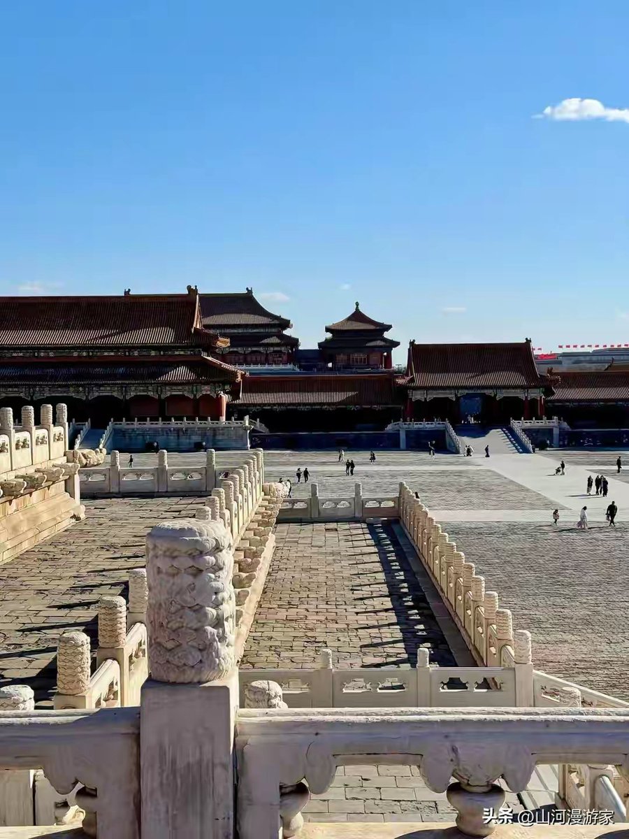 rfng266407's tweet photo. 北京故宫（紫禁城）：六百年皇城，半部华夏兴衰史
作为明清两代皇家宫殿，故宫是世界现存规模最大的木构古建筑群，始建于明永乐四年（1406年），历时十四年落成，至今已有六百余年历史。 https://t.co/L7Z8aHjCER