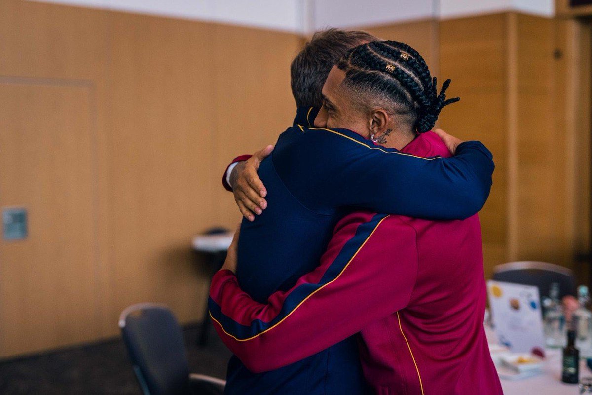Benayadachraf's tweet photo. فليك يحبه كثيرا 💙❤️📸 https://t.co/4b9C5GiMdD