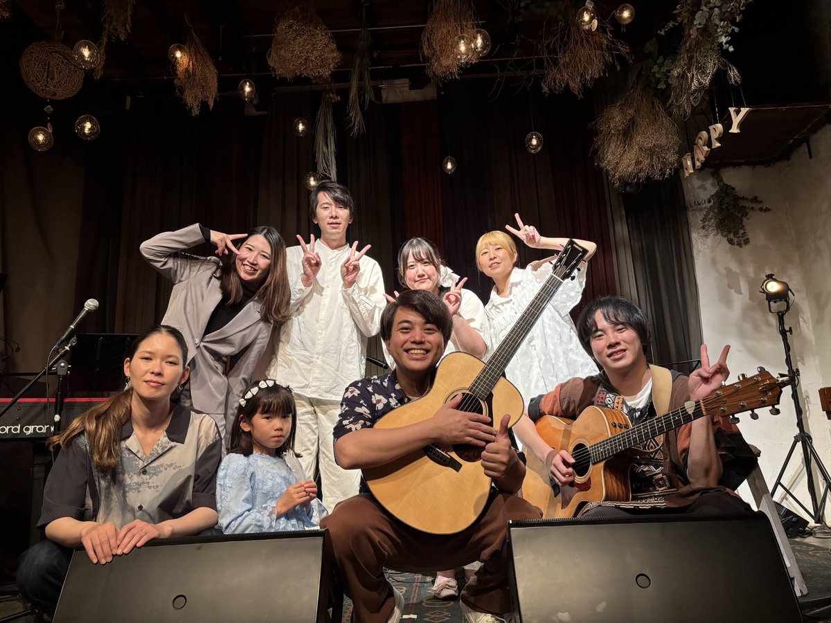 iwamotok's tweet photo. 昨日は音楽トキワ荘Vo.54と東京ララバイにご来場、配信購入くださった方々ありがとうございました！

脚本を何10と、歌を何100と作る、歌う。
｢守る事｣と｢チャレンジする｣事を繰り返しながら、生きることや人生を肯定するような場所として、これからも拡げていこうと思います🏃‍♂️

皆様ありがとう🔥 https://t.co/gwG4KdT8uT