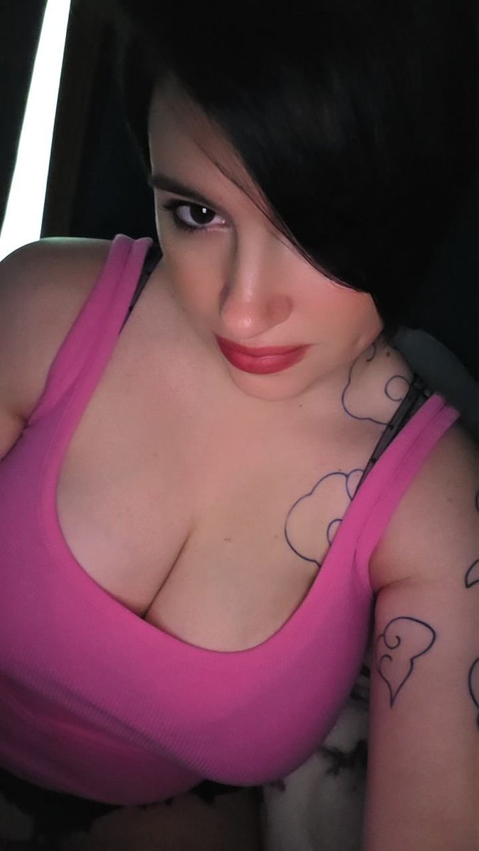 X_Tempy_X's tweet photo. Good morning! 

#newhair #photooftheday #playful #onlyfans #onlyfans_girl #OF #onlyfansmodel #tattooedgirls https://t.co/7WQSAxv2WD