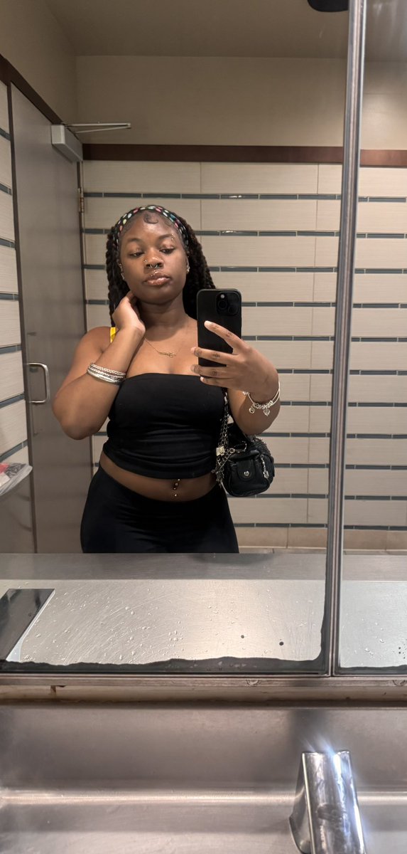 staraliasdust's tweet photo. face card worth billions https://t.co/bUjuf9fXaL