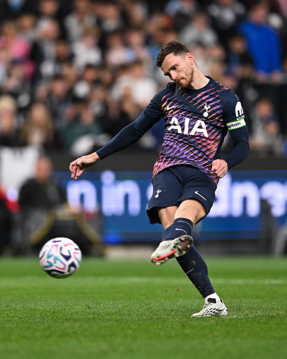 Spurs_THA's tweet photo. ร็อบโบ้ ประเดิมสนามพร้อมปลอกแขน 😎 https://t.co/vL7EJbbVQZ