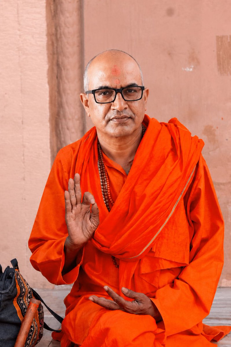 Fulerabhushan's tweet photo. समाजचे सर्वस्व आमचे गुरु आदरणीय पुज्यनीय अध्यक्षांना गुरु पौर्णिमेच्या शुभेच्छा💐🙏🏼🙏🏼

सर्व समाजातील सदस्यांना अध्यक्षांचे आशीर्वाद ✋🏼
@Fulerabhawi2 
@Fulerabhawi1 
@fulerabhawi 
@Bhushan71068 
@Bablu_iscobar 
@hoil_sagal_thik https://t.co/KbBj9UYO1p