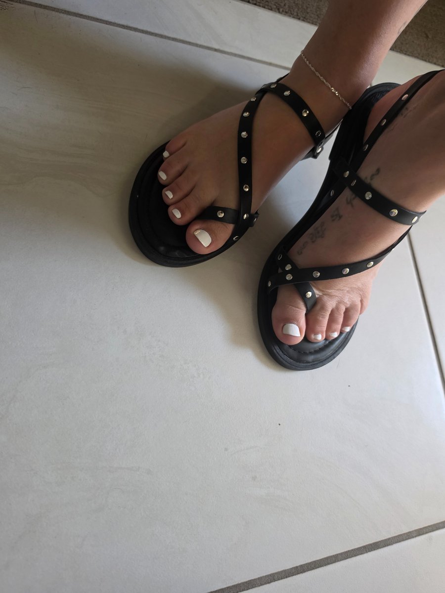 TinyTots1995's tweet photo. New here. Anyone real and not a scammer? https://t.co/hAu2mT4GHT