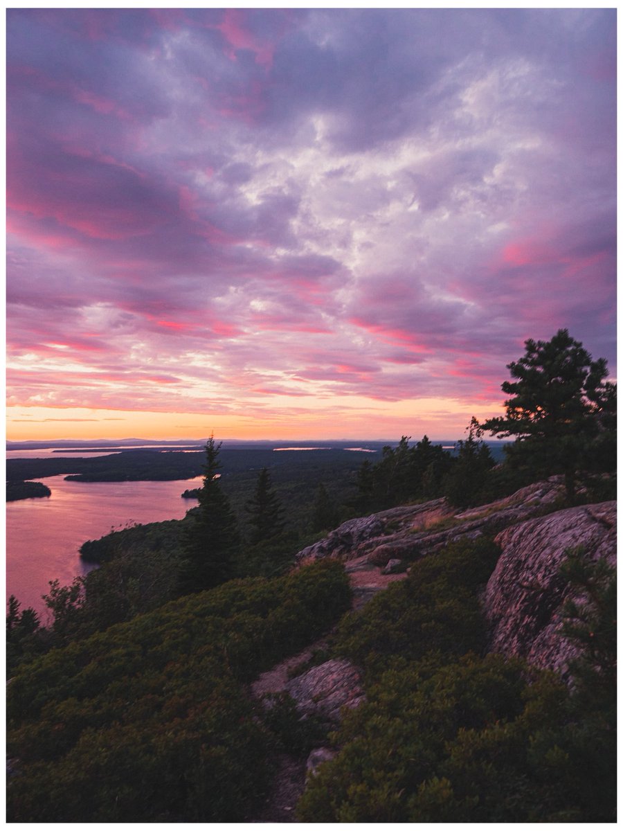 nev_in_color's tweet photo. Last light in Maine. https://t.co/Ke3IZRs5N7