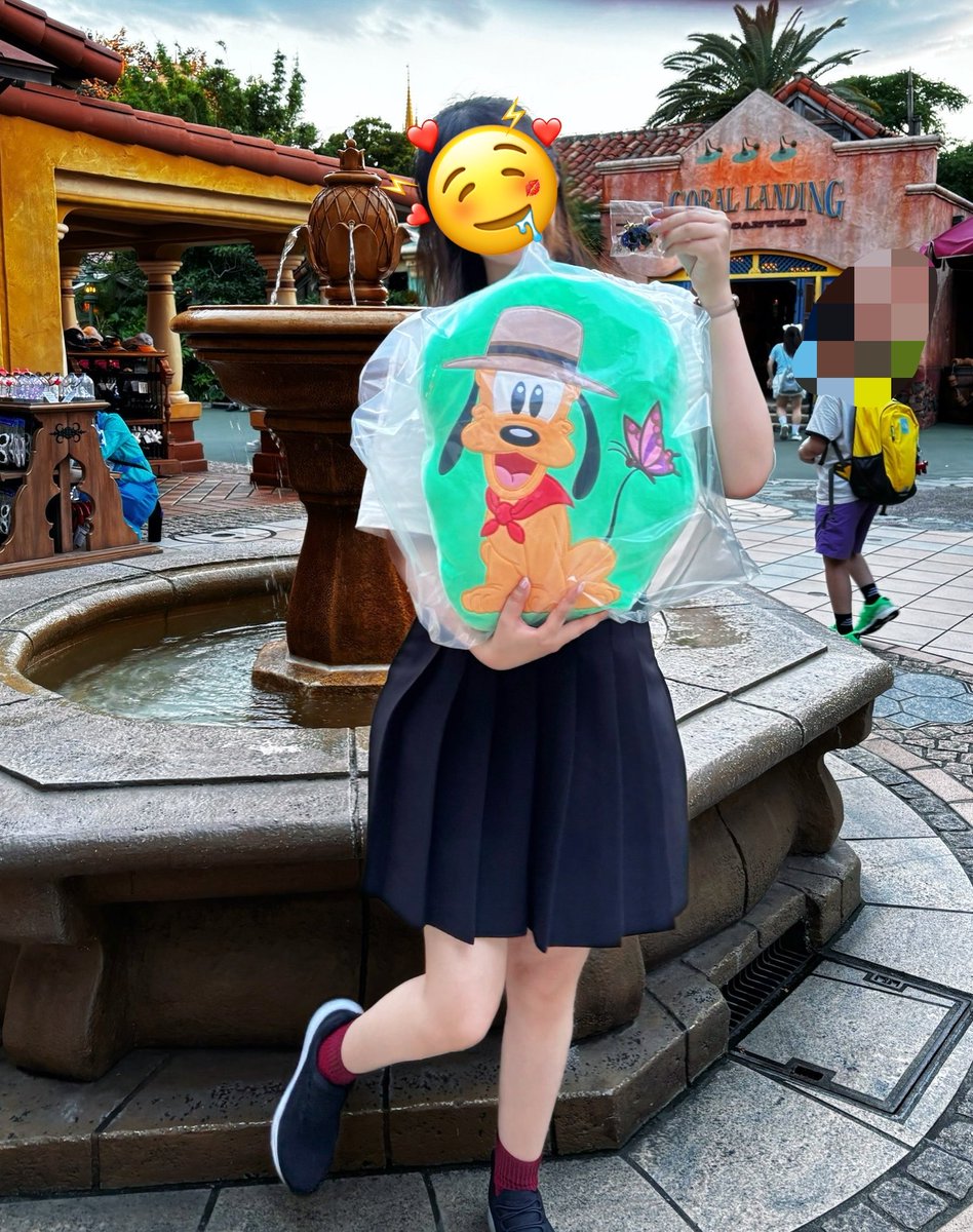 kirari_subbb's tweet photo. 今日は誕生日ディズニーだったんだけど、玉転がしゲームクリアしてクッションもらった！✨
みんな大盛り上がりしてくれてすごい嬉しかった~🥰 https://t.co/75f4bSvy8k