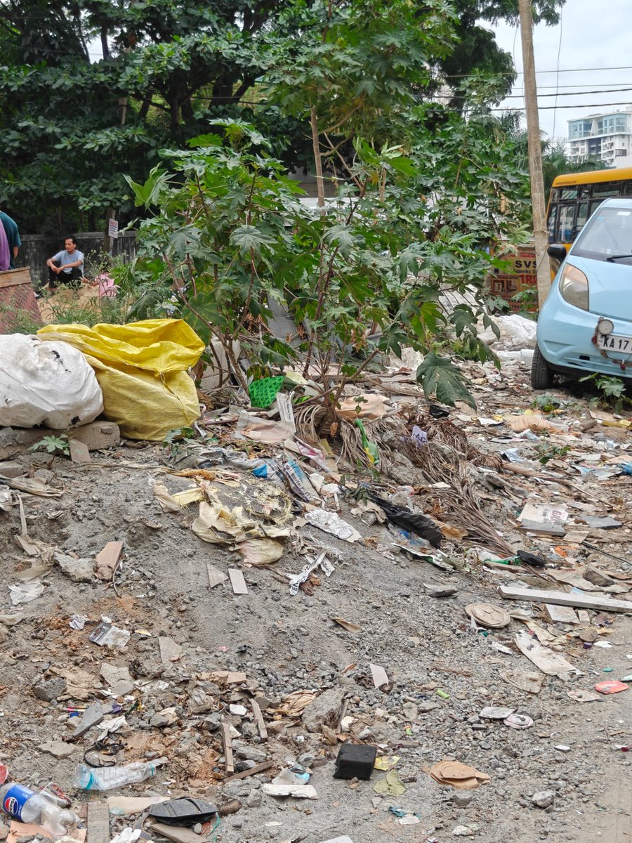 aravinth1989's tweet photo. @BBMPMahadevpura @GBA_office 

Kindly help in clearing the construction debris &amp; garbage opposite Epshita Nest Apartment, 7/A Cross Road, Ashraya Layout, 1st Stage, Mahadevapura 560048. It is creating an unhygienic environment and health risks. Photos attached. Please take action https://t.co/JVJ85xSyPy