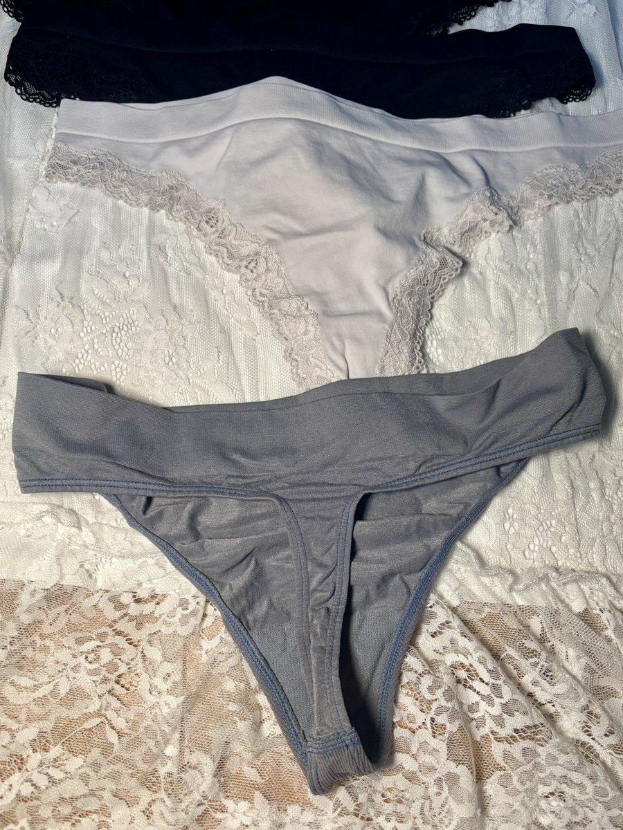 tigerfindom's tweet photo. Hâte de vendre mes strings pour que des pervers se branlent dedans 🤤 https://t.co/x56qHeEg0u
