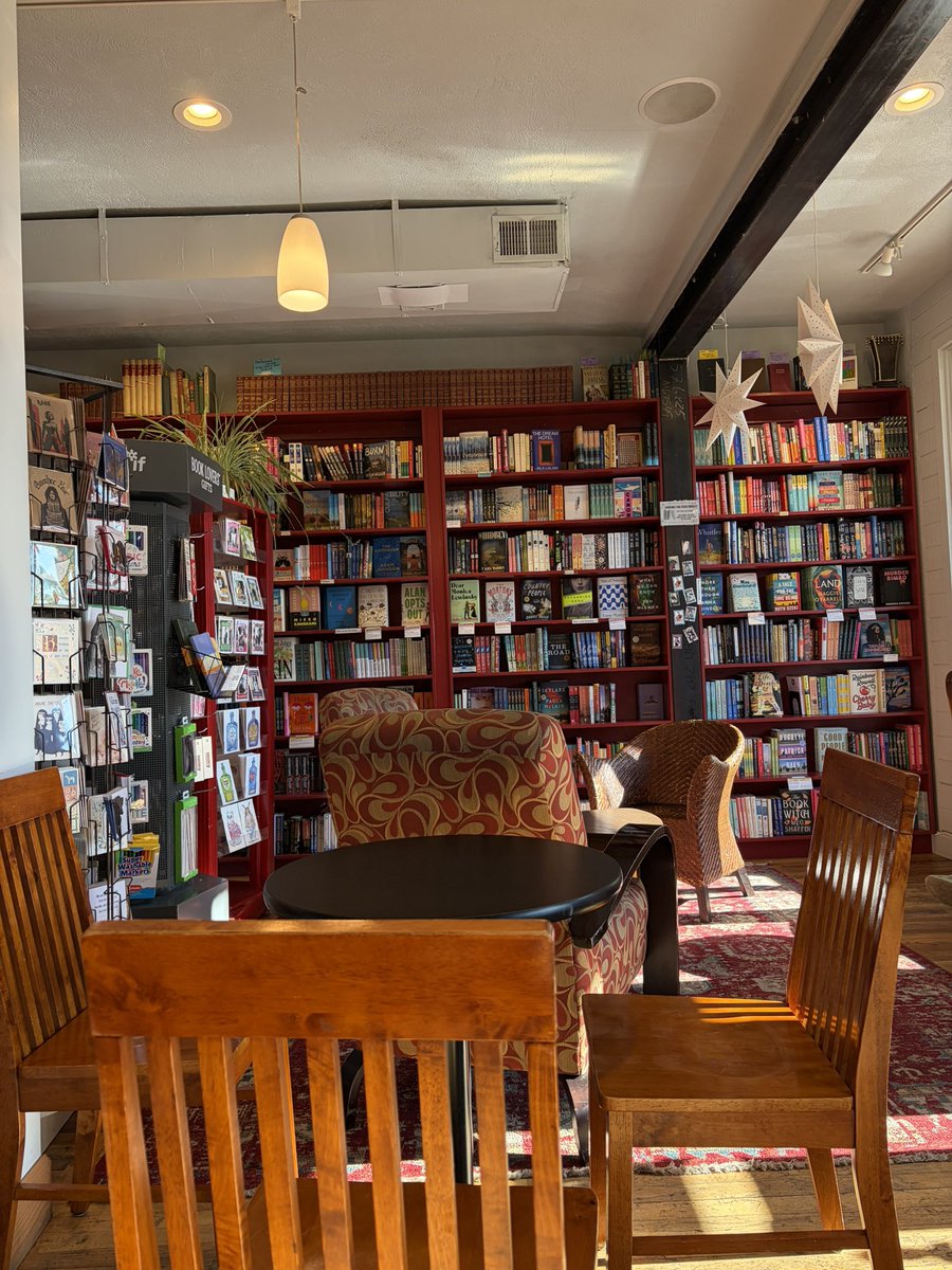 LetiziaWrites's tweet photo. Spending the morning at one my favorite indie bookstores for tea and revisions. 
#amrevising #writerslife #writingcommunity https://t.co/IvLaBXqeYy