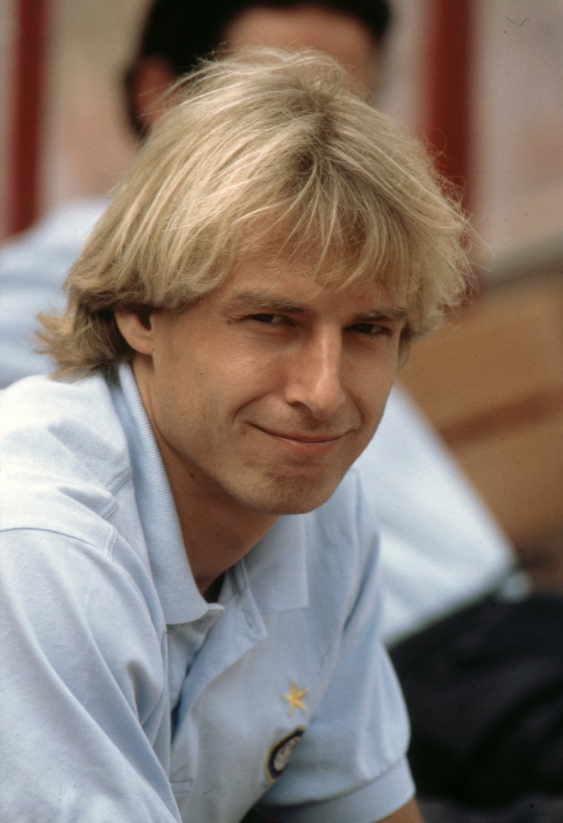 Inter's tweet photo. Tanti auguri Klinsmann! 🎂🖤💙 https://t.co/o8LVkYepvv