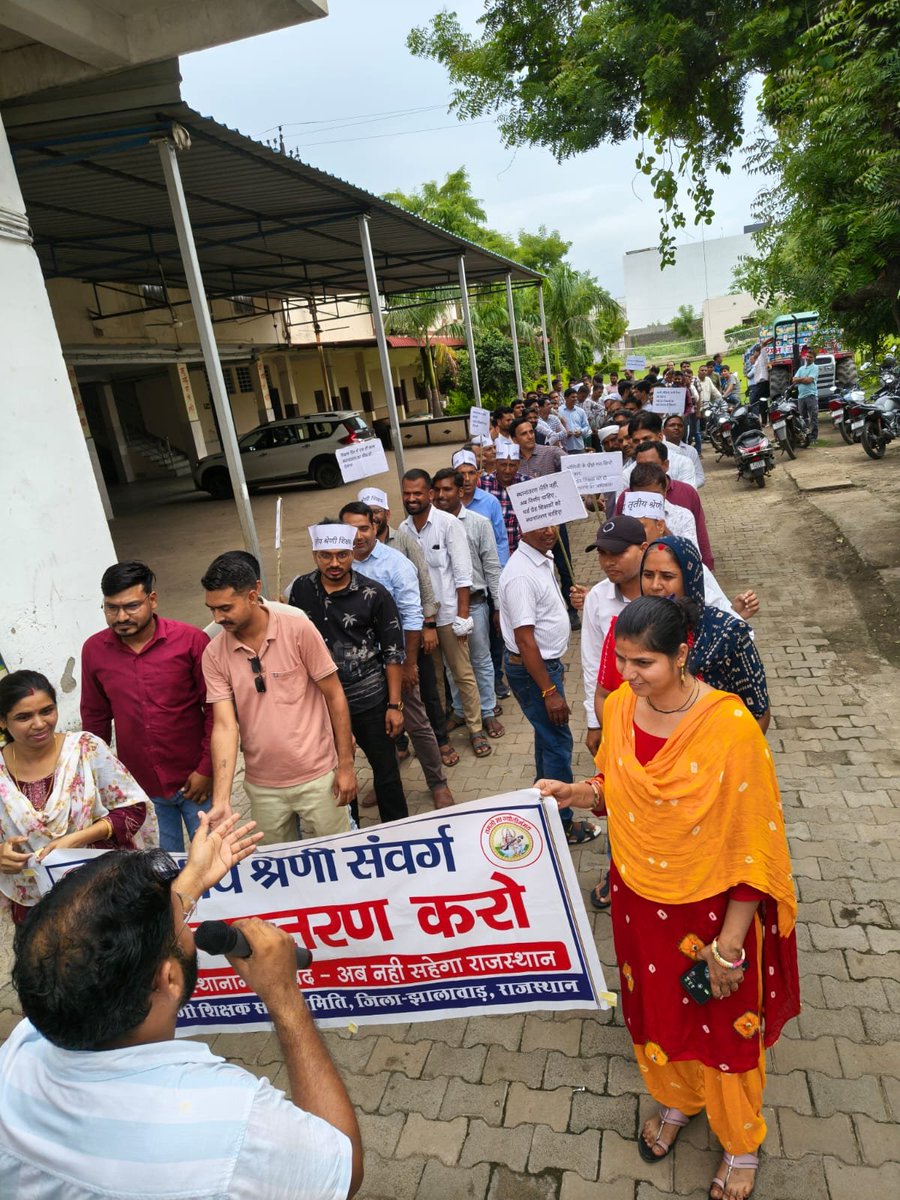 NareshN78456237's tweet photo. #तृतीय_श्रेणी_ट्रांसफर
#महाआंदोलन_05_अगस्त
राम जी14 साल वनवास पूरा करके घर लौटे तो तृतीय श्रेणी शिक्षक ट्रांसफर करवा कर घर क्यों नहीं आ सकते ?
@BJP4Rajasthan 
@RajCMO 
@madanrrathore 
@BhajanlalBjp 
@1stIndiaNews 
@News18Rajasthan 
@raj_indianews 
@rpbreakingnews 
@DainikBhaskar https://t.co/rmWYY8Qddt
