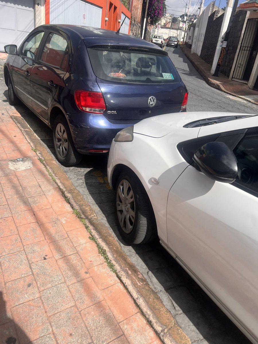 hern12529311's tweet photo. Buen día. Solicitamos apoyo de nuevo vehículos obstruyen zona de recolección en José Moreno Salido esq. Héroes, @ALaMagdalenaC El camión no puede operar y se retrasa el servicio.Favor sancionar, ya que no entienden gracias. @OVIALCDMX @UCS_GCDMX #TransitoGCDMX https://t.co/tZ8Ju2mFqM