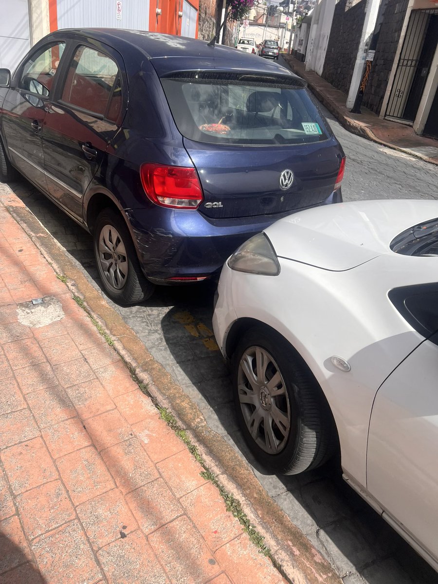 hern12529311's tweet photo. Buen día. Solicitamos apoyo de nuevo vehículos obstruyen zona de recolección en José Moreno Salido esq. Héroes, @ALaMagdalenaC El camión no puede operar y se retrasa el servicio.Favor sancionar, ya que no entienden gracias. @OVIALCDMX @UCS_GCDMX #TransitoGCDMX https://t.co/tZ8Ju2mFqM