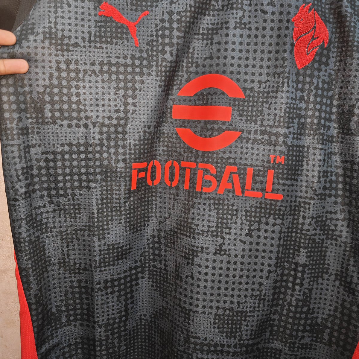 Efootball__PES's tweet photo. Finally got my eFootball vest kit feat. AC Milan! 🔥

link🔗: ( $25 )https://t.co/vzTAIwvubp https://t.co/iQXa9in1pq