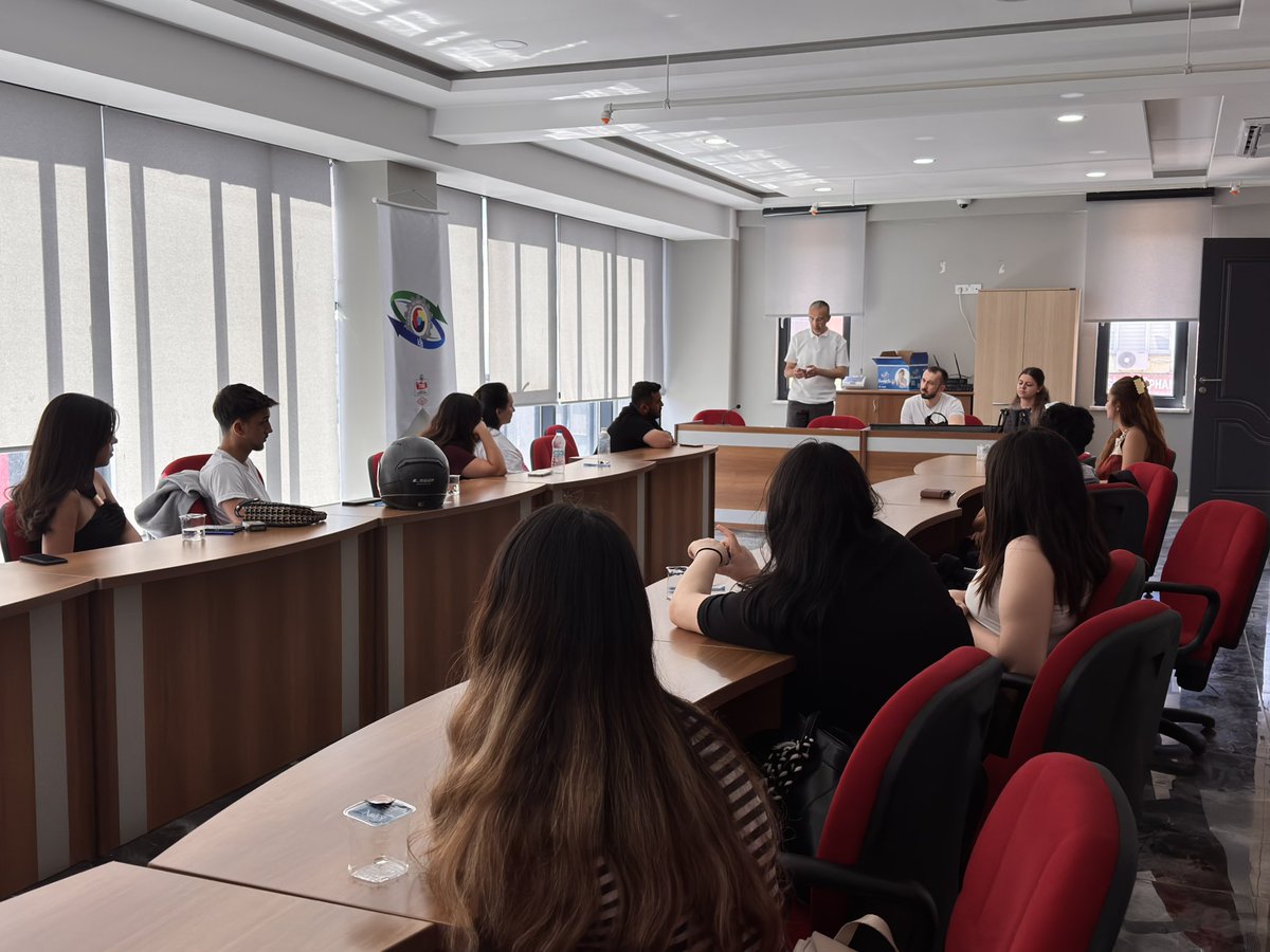 KarabukIskur's tweet photo. Nitelikli İşgücü Yetiştirme Programı (NİYEP) kapsamında, İŞKUR Karabük İl Müdürlüğü, Karabük Ticaret ve Sanayi Odası, Kastamonu Üniversitesi ve Yeni Mağazacılık (A101) A.Ş. iş birliğinde 16 kişilik ‘Perakende Satış Elemanı’ mesleğinde eğitim programına ilişkin protokol imzalandı. https://t.co/1J9RYk2E4T