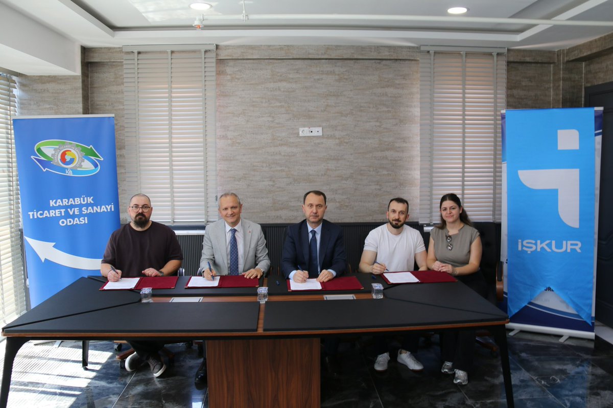 KarabukIskur's tweet photo. Nitelikli İşgücü Yetiştirme Programı (NİYEP) kapsamında, İŞKUR Karabük İl Müdürlüğü, Karabük Ticaret ve Sanayi Odası, Kastamonu Üniversitesi ve Yeni Mağazacılık (A101) A.Ş. iş birliğinde 16 kişilik ‘Perakende Satış Elemanı’ mesleğinde eğitim programına ilişkin protokol imzalandı. https://t.co/1J9RYk2E4T