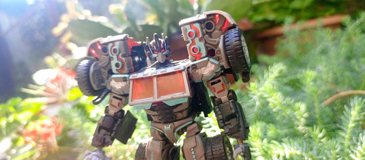 Sabworn's tweet photo. #transformers 
Yeah... I love fuel trucks https://t.co/lEN3oxlhzd