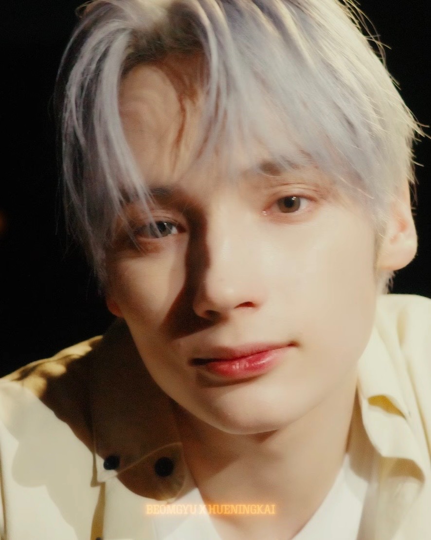 hueffle's tweet photo. 존나 잘생김 https://t.co/rvO4SyEBDw