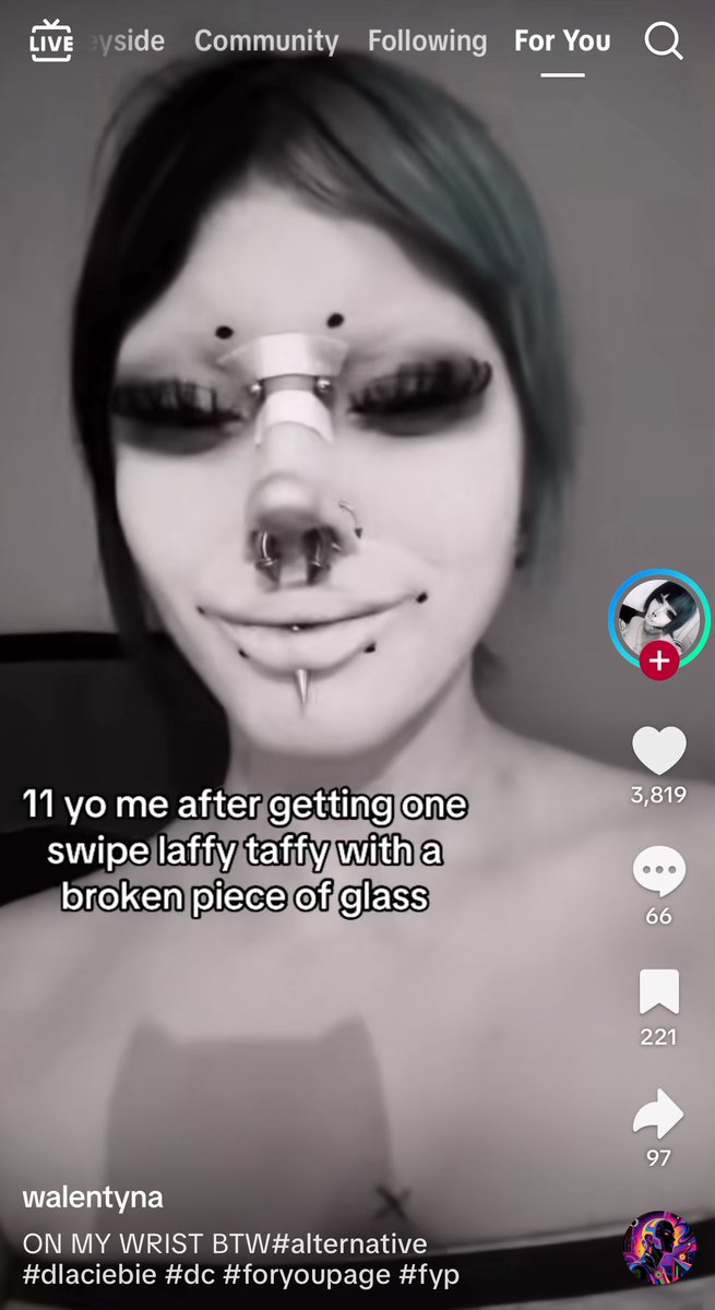 tinysyringe's tweet photo. This is so fucking disgusting. Posting shit like this on TikTok knowing fully well that there are CHILDREN who could possibly see it and hurt themselves?? You wonder why shtt gets so much hate and then proceed to post bullshit like this. This person needs to be banned idgaf #shtt https://t.co/zXqa5MISnL