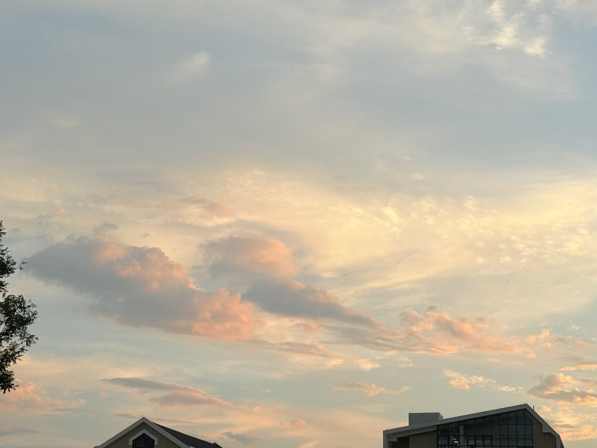 DeFiHR's tweet photo. 市场太熊了，想搞个Web3熊市线上招聘会，有企业或者老板报名么？ https://t.co/qiOyf4OSP8