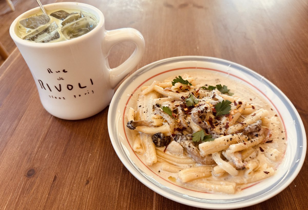 yozora0105111's tweet photo. 第一次來韓國玩！！不管是食物、風景跟人都好新奇🥰 也謝謝 @DangCentu 帶我去逛展跟吃美食！看到那麼多繪師跟周邊覺得超級滿足😍 攤位跟商品都超好看….
也很開心能夠把臺灣的餅乾送給大家！希望下次還有機會可以參加🥺
總之這幾天過的很開心，也謝謝你們讓這趟旅程變得更加珍貴☺️ 我們下次再見吧！ https://t.co/frpBvkwp15