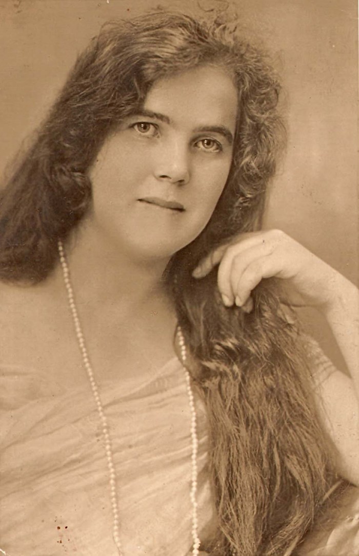 AuschwitzMuseum's tweet photo. 29 July 1899 | A Czech Jewish woman, Hilde Schubert-Blecher, was born in Jablonov.

She was deported to #Auschwitz from #Theresienstadt Ghetto on 4 October 1944. She did not survive. https://t.co/CJRORFOrH7